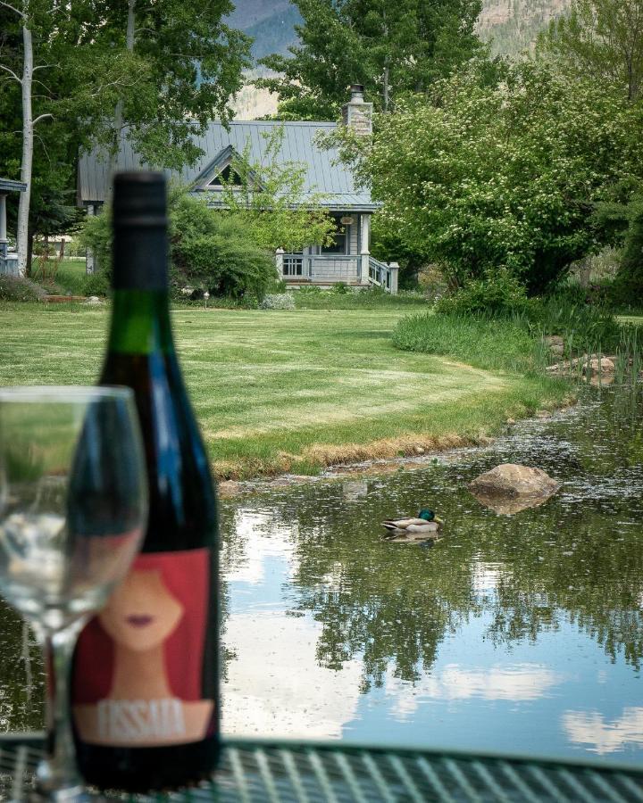 Apple Orchard Inn Hermosa Esterno foto
